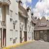 colonial square inn